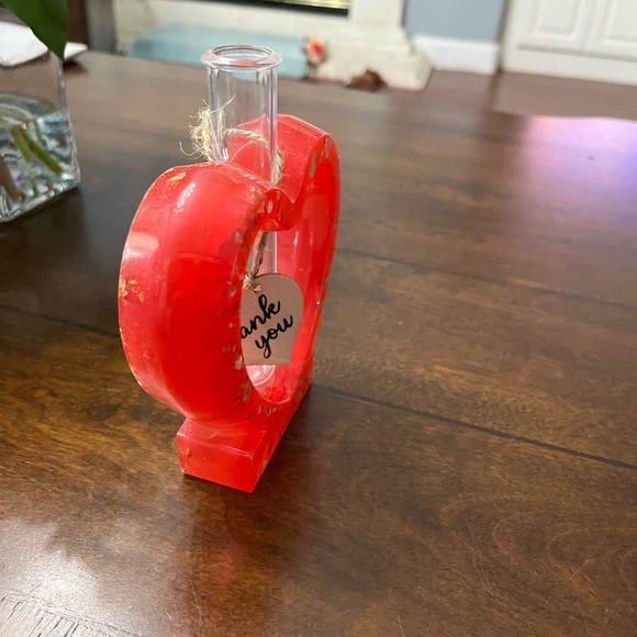 Resin red flower vase. - Picture 3 of 4